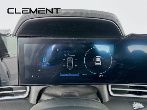 Used 2025 Hyundai Elantra SEL image 18