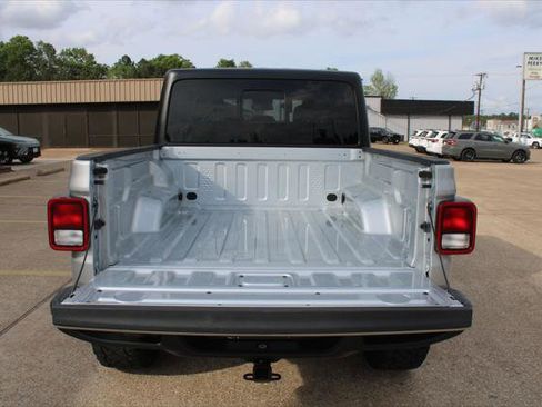 Certified 2024 Jeep Gladiator Sport image 14
