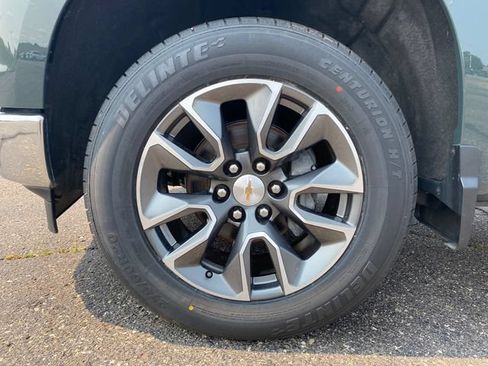 Used 2025 Chevrolet Silverado 1500 LT AWD/4WD image 23