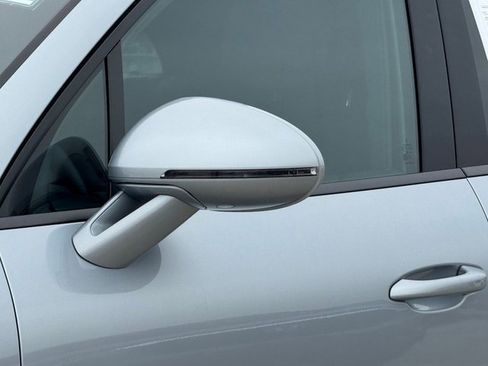 Used 2025 Porsche Macan image 4