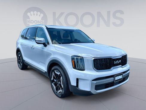 Used 2024 Kia Telluride EX w/ EX Captain's Chair Package AWD/4WD image 2