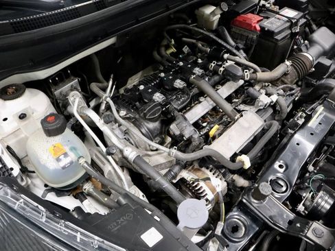 Used 2024 Nissan Kicks S image 17