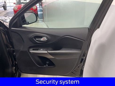 Used 2019 Jeep Cherokee Limited image 22