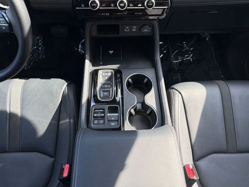 Used 2023 Honda Pilot Touring image 26