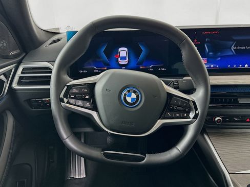 Used 2025 BMW i4 xDrive40i image 18