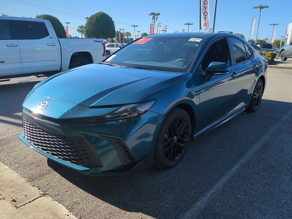Used 2025 Toyota Camry SE FWD image 5