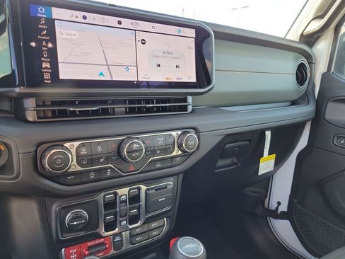 New 2025 Jeep Gladiator Mojave w/ Convenience Group image 28