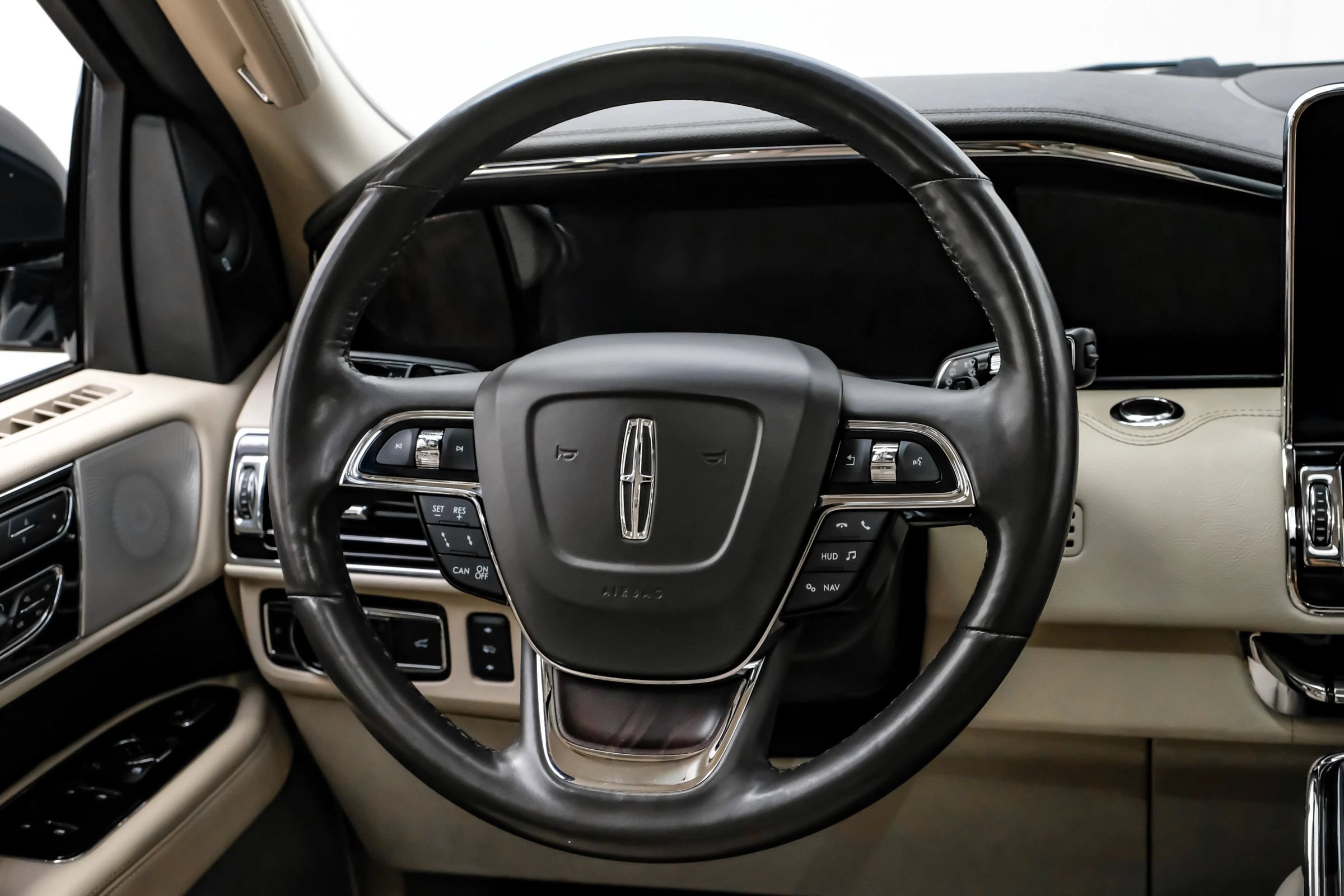 Used 2020 Lincoln Navigator Reserve w/ Luxury Package AWD/4WD image 13