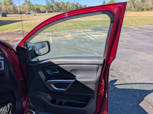 Used 2017 Nissan Titan SV RWD image 31
