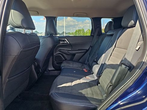 Used 2024 Mitsubishi Outlander SE image 23