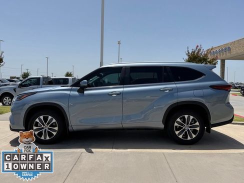 Used 2024 Toyota Highlander XLE FWD image 9