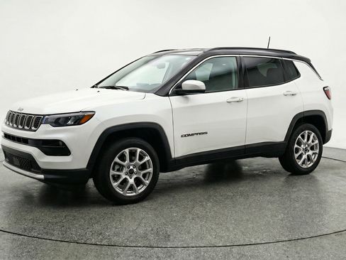 Used 2025 Jeep Compass Limited image 3