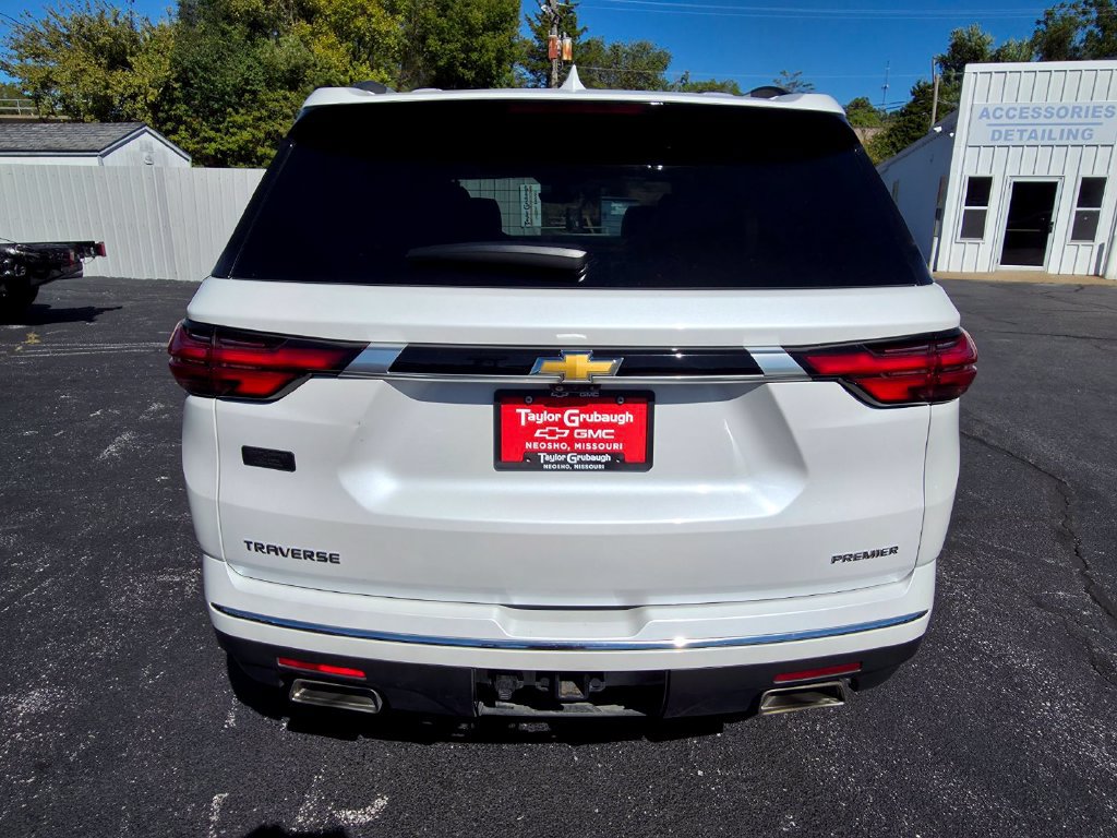 Used 2023 Chevrolet Traverse Premier FWD image 7