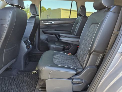 Used 2024 Volkswagen Atlas SEL Premium R-Line image 16