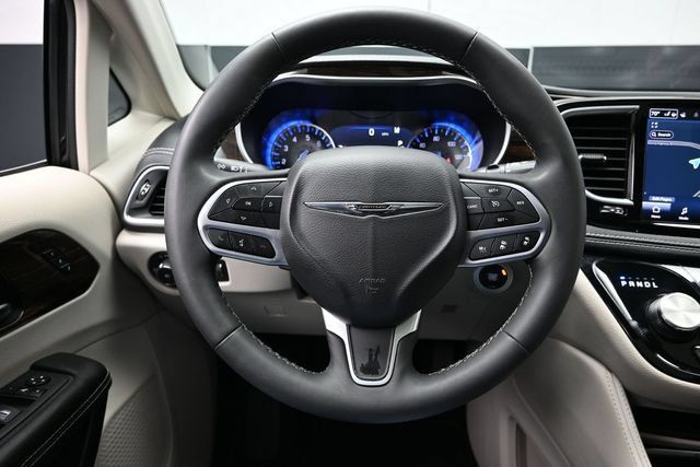 Certified 2024 Chrysler Pacifica Limited FWD image 27