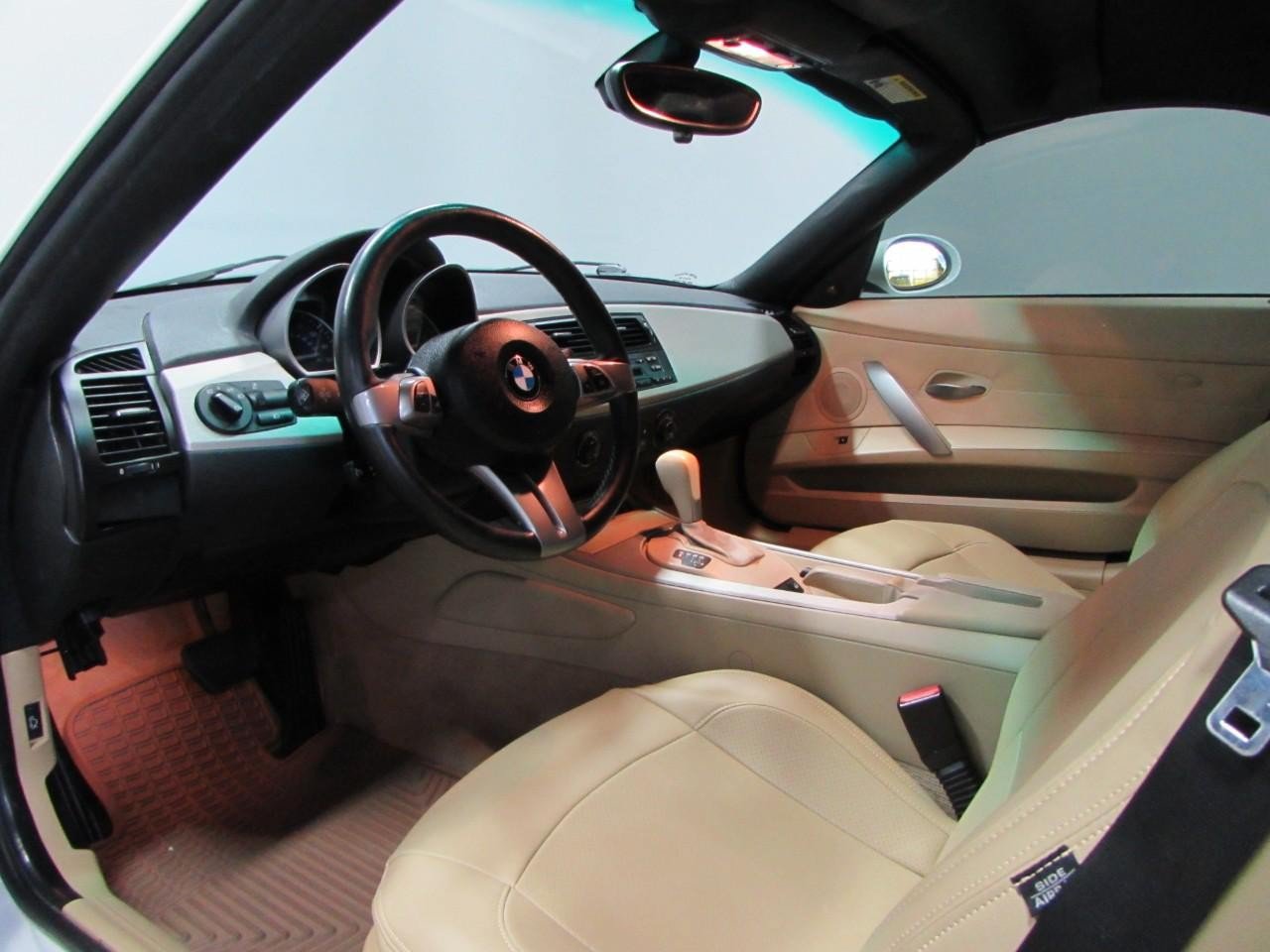 Used 2005 BMW Z4 3.0i RWD image 14