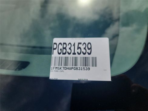 Certified 2023 Ford Explorer XLT w/ Equipment Group 202A RWD image 9
