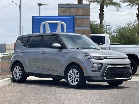 Used 2022 Kia Soul LX FWD image 3