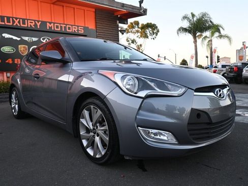 Used 2017 Hyundai Veloster image 10