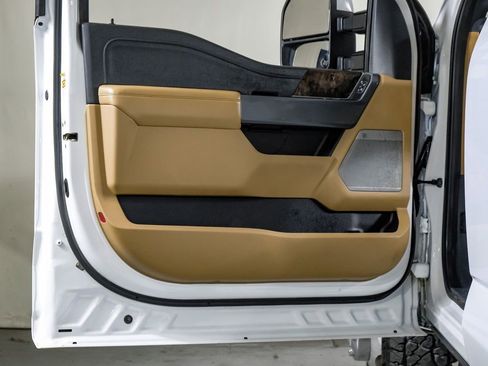 Used 2024 Ford F350 Lariat w/ FX4 Off-Road Package image 32