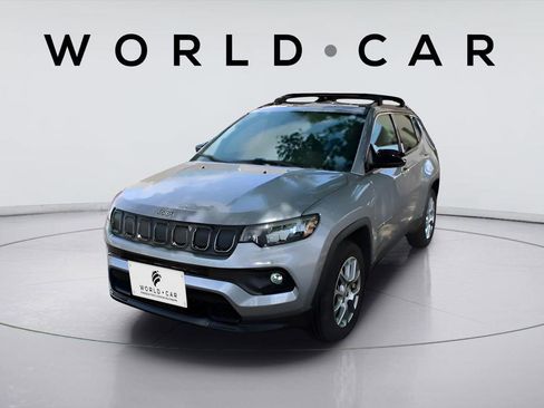 Used 2022 Jeep Compass Latitude AWD/4WD image 6