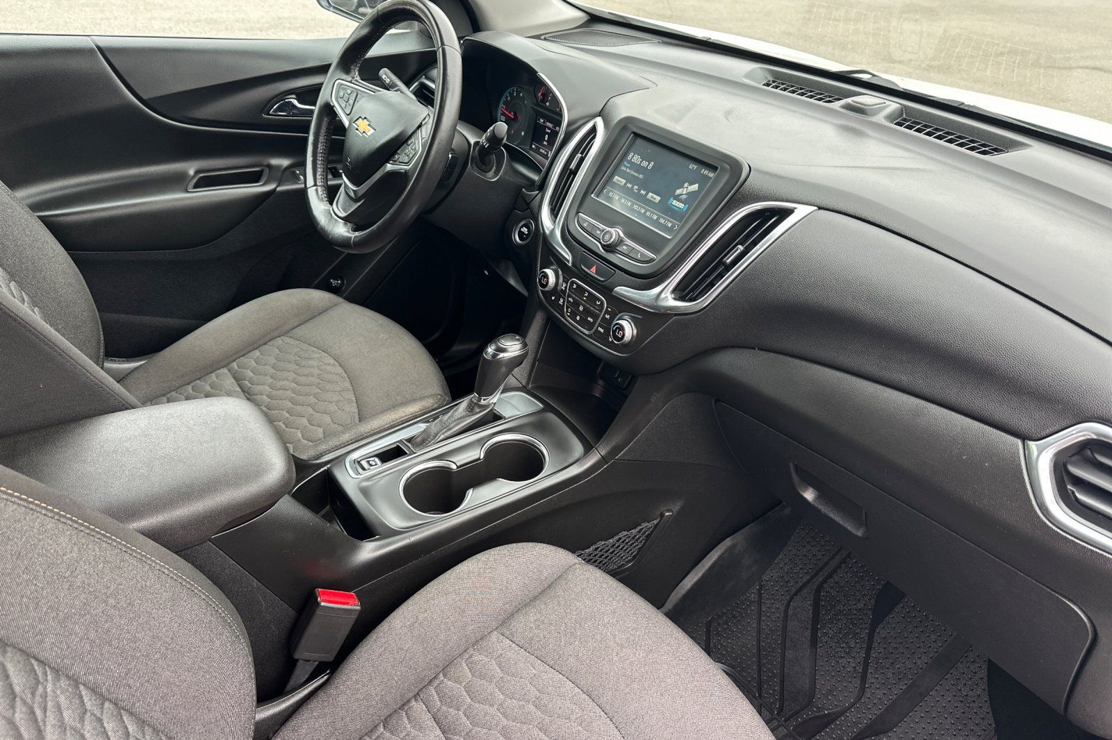 Used 2018 Chevrolet Equinox LT FWD image 18