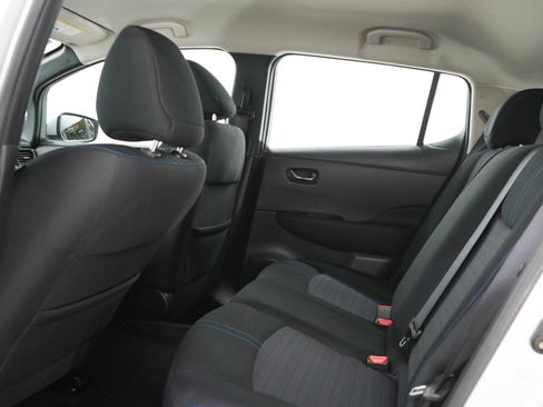 Used 2018 Nissan Leaf SV w/ SV Technology Package FWD image 14