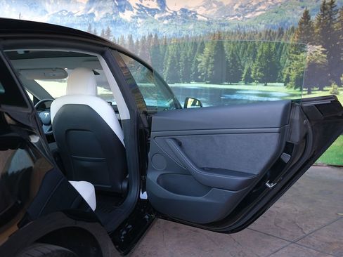 Used 2023 Tesla Model 3 Standard Range image 30