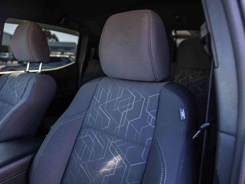 Used 2017 Toyota Tacoma TRD Off-Road image 14