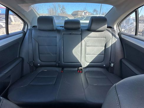 Used 2013 Volkswagen Jetta SE image 16
