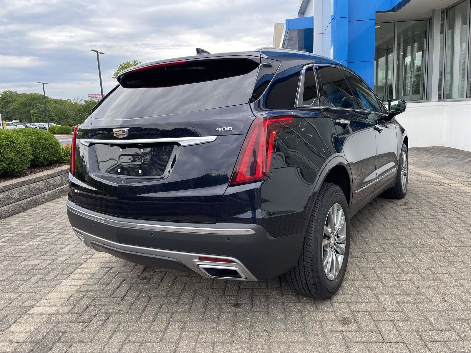 Used 2021 Cadillac XT5 Premium Luxury w/ LPO, Floor Liner Package AWD/4WD image 5
