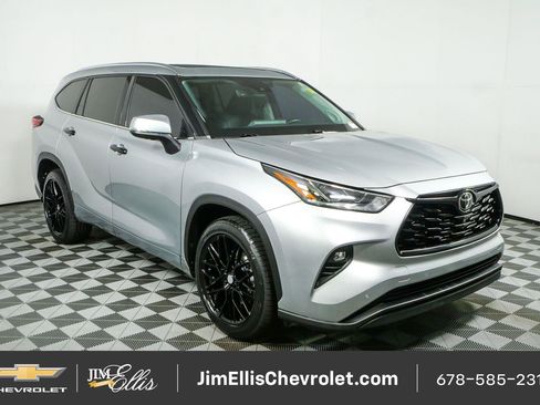 Used 2022 Toyota Highlander Limited FWD image 1
