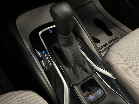 Used 2020 Toyota Corolla LE image 16
