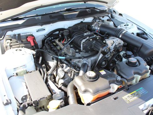 Used 2010 Ford Mustang GT RWD image 30