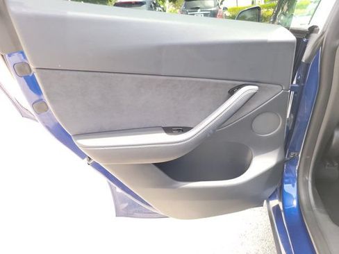 Used 2021 Tesla Model Y Long Range AWD/4WD image 11