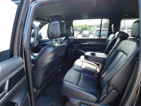 Used 2024 Jeep Wagoneer Series II w/ Flexible Seating Group AWD/4WD image 10