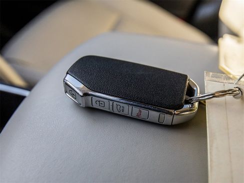 Used 2022 Kia Telluride S image 32