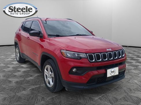 Used 2023 Jeep Compass Latitude AWD/4WD image 29