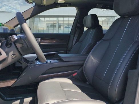 New 2026 Cadillac Vistiq Luxury w/ LPO, Floor Liner Package AWD/4WD image 12