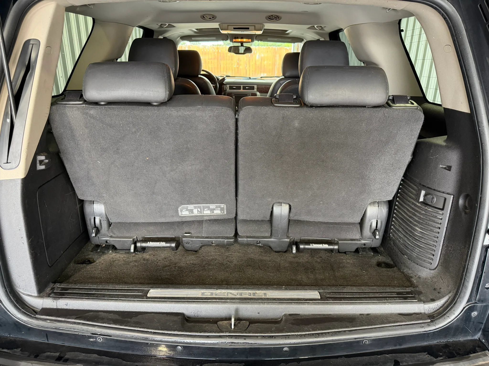 Used 2011 GMC Yukon Denali RWD image 20