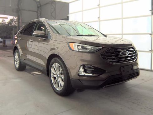 Used 2019 Ford Edge Titanium w/ Cold Weather Package AWD/4WD image 2