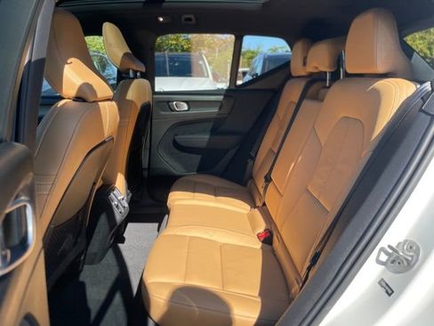 Used 2022 Volvo XC40 T5 Inscription w/ Climate Package image 22