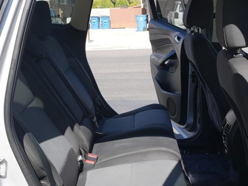 Used 2017 Ford Escape SE FWD image 12