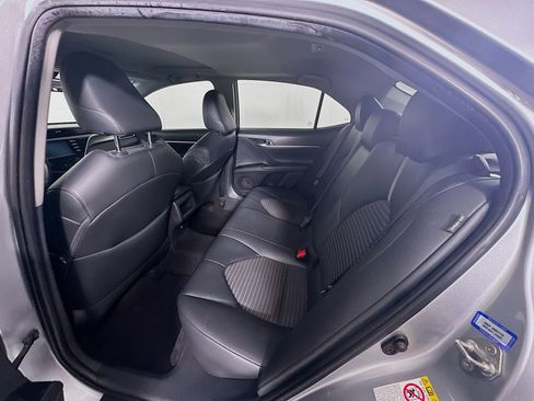 Used 2018 Toyota Camry SE w/ Moonroof Package image 28