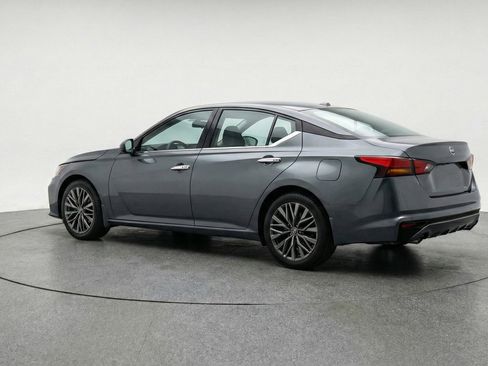 Used 2025 Nissan Altima 2.5 SV FWD image 6
