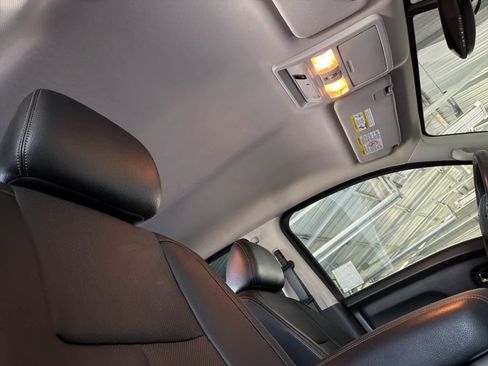 Used 2017 Nissan Titan SL RWD image 16