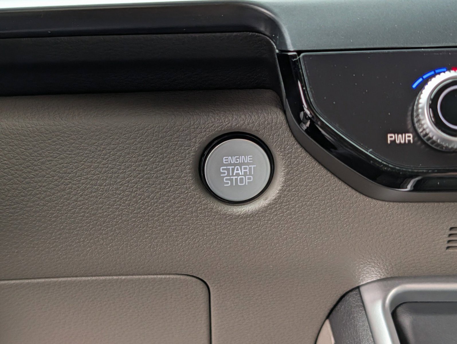 New 2027 Kia Carnival LX FWD image 6