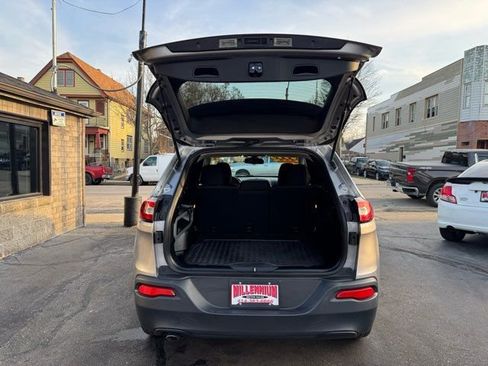 Used 2017 Jeep Cherokee Latitude w/ Comfort & Sound Group image 24