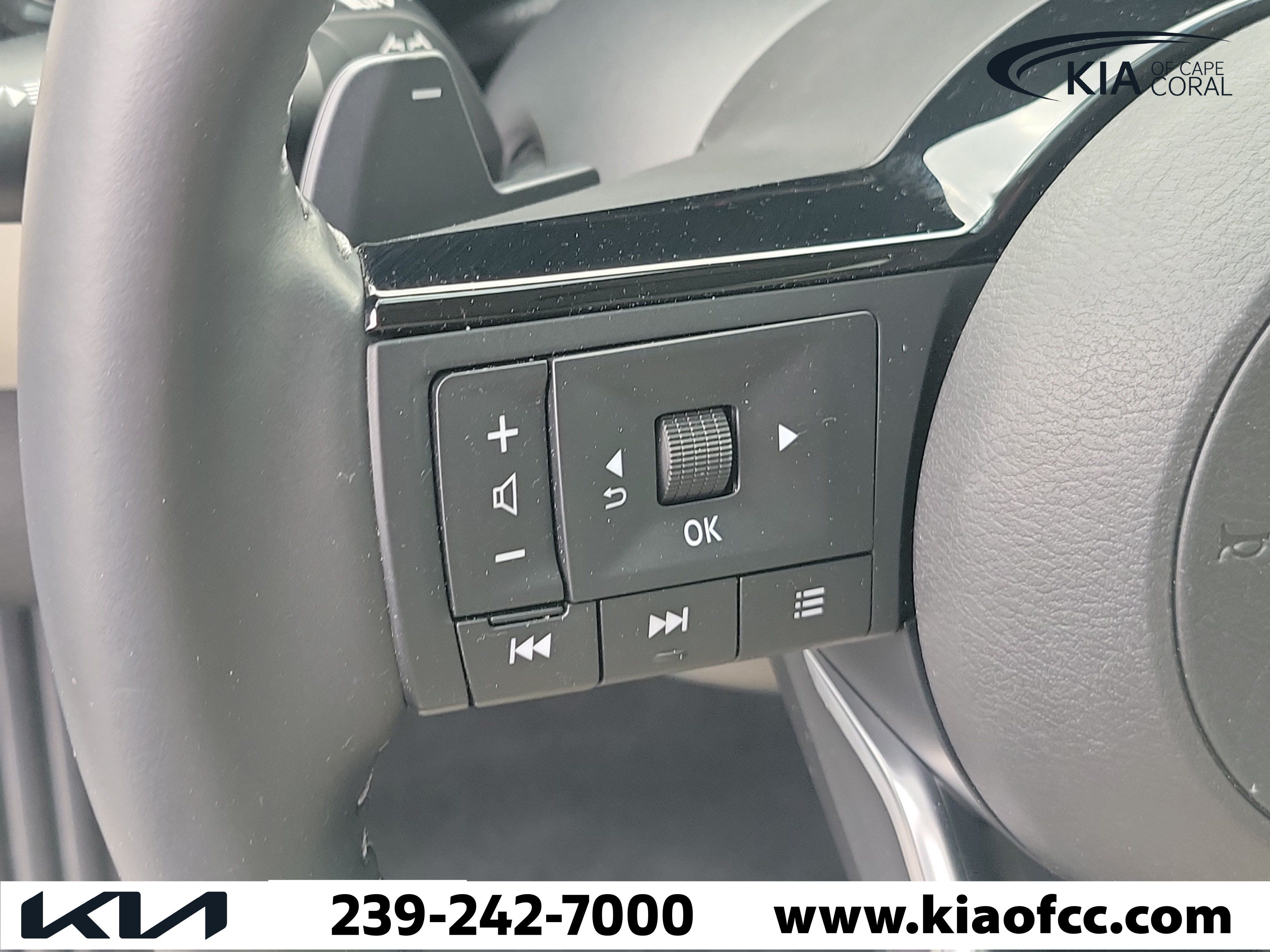 Used 2025 Nissan Pathfinder SL w/ Black Appearance Package FWD image 27