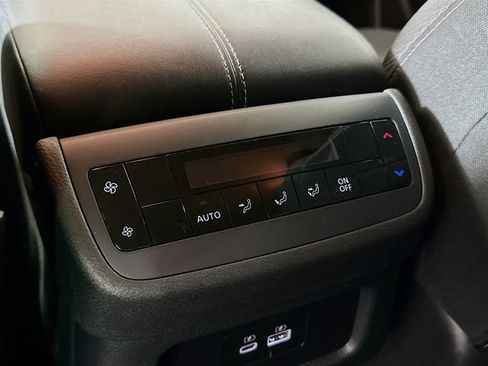 Used 2024 Nissan Pathfinder SV image 25